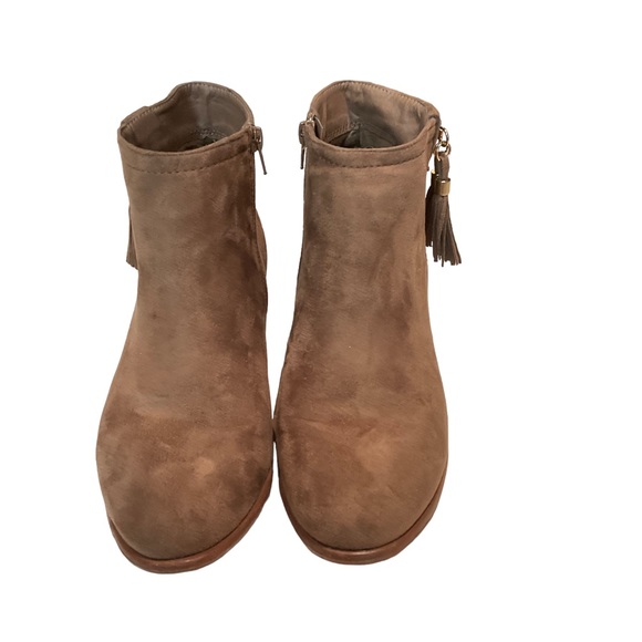 Wild Diva Shoes - Wild Diva Women’s Boot/Ankle Bootie with side tassel accent. Size 9